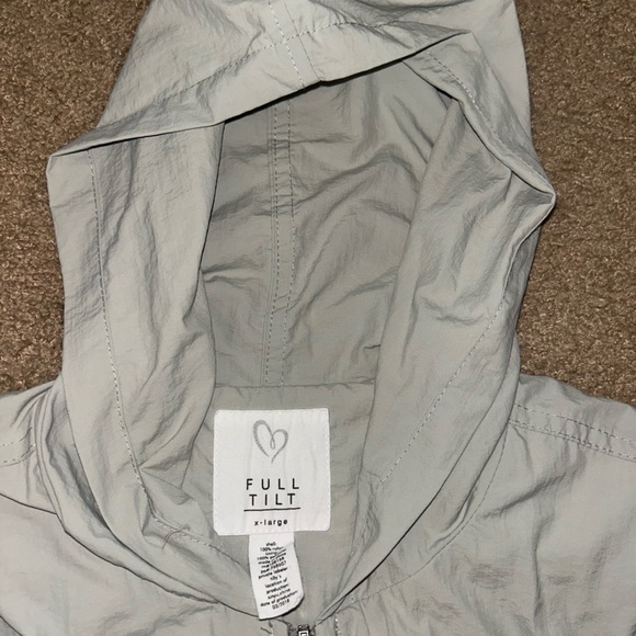 🍒6 items for $30🍒 Girls Windbreaker from Tilly’s - Picture 4 of 5